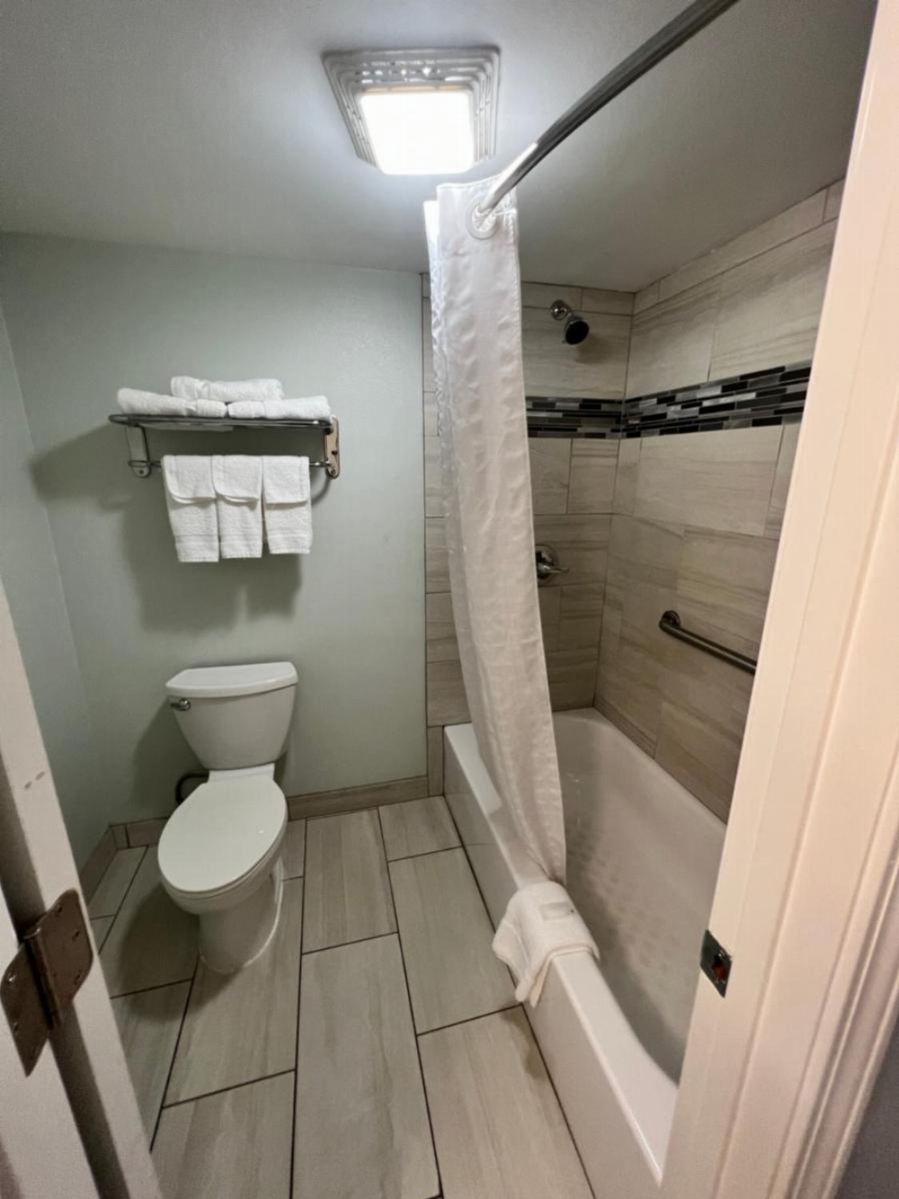 Continental Inn and Suites Main image