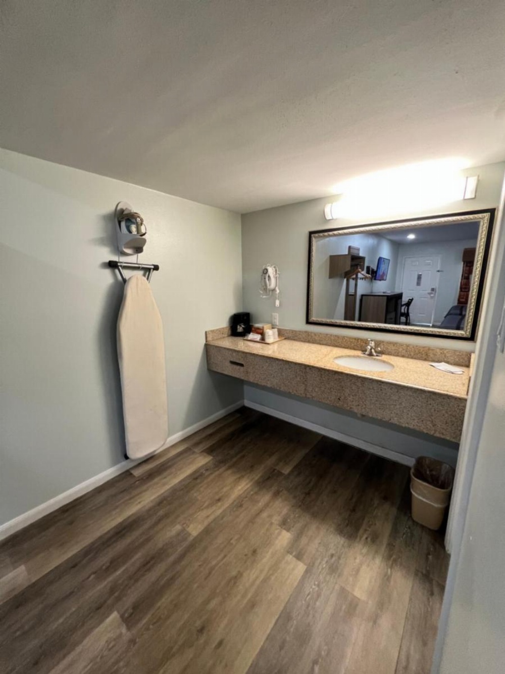 Continental Inn and Suites Main image