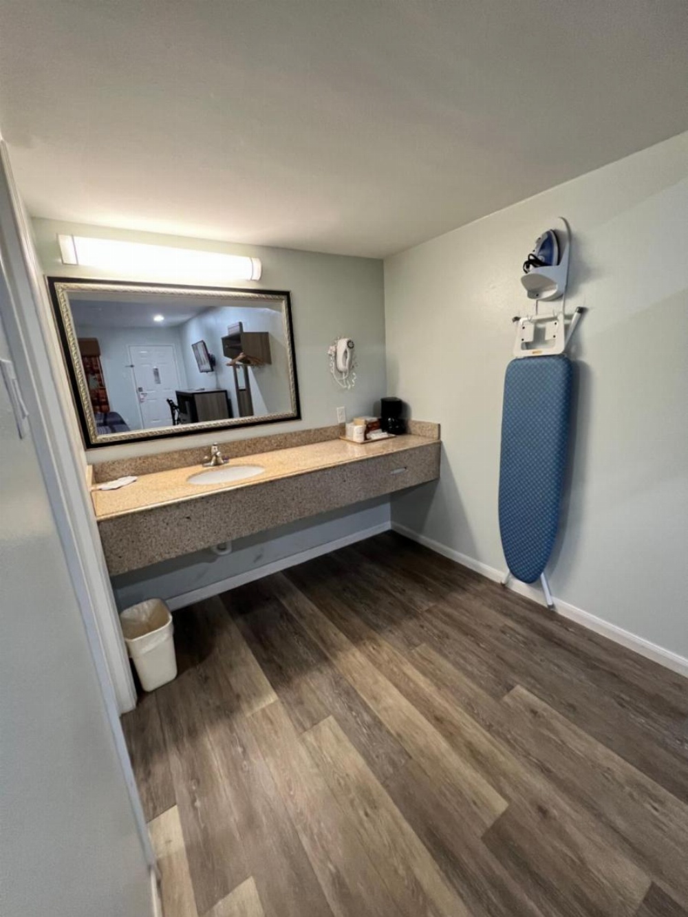 Continental Inn and Suites