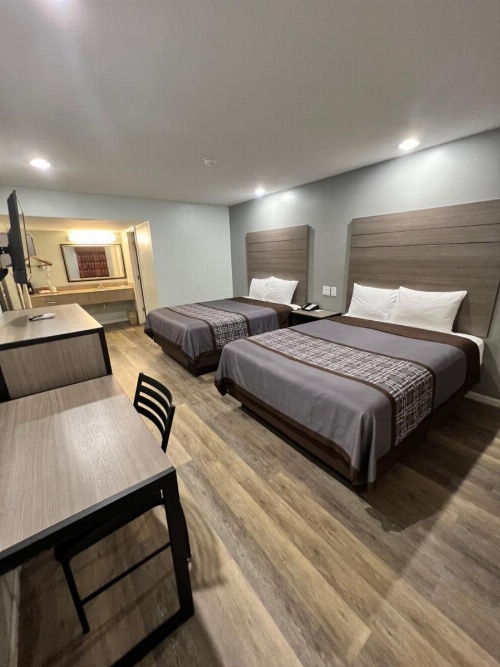 Continental Inn and Suites image 6