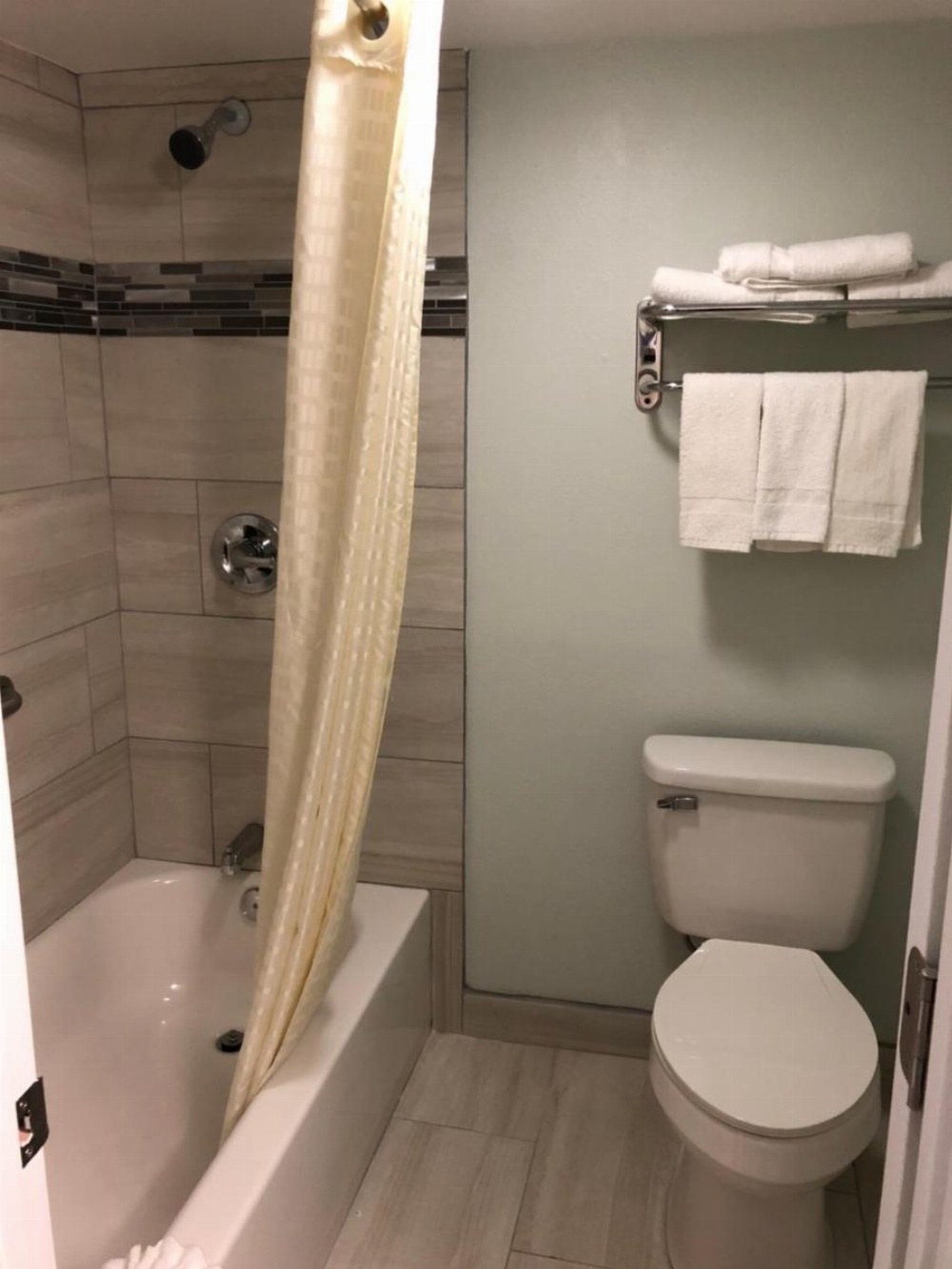 Continental Inn and Suites Image 11