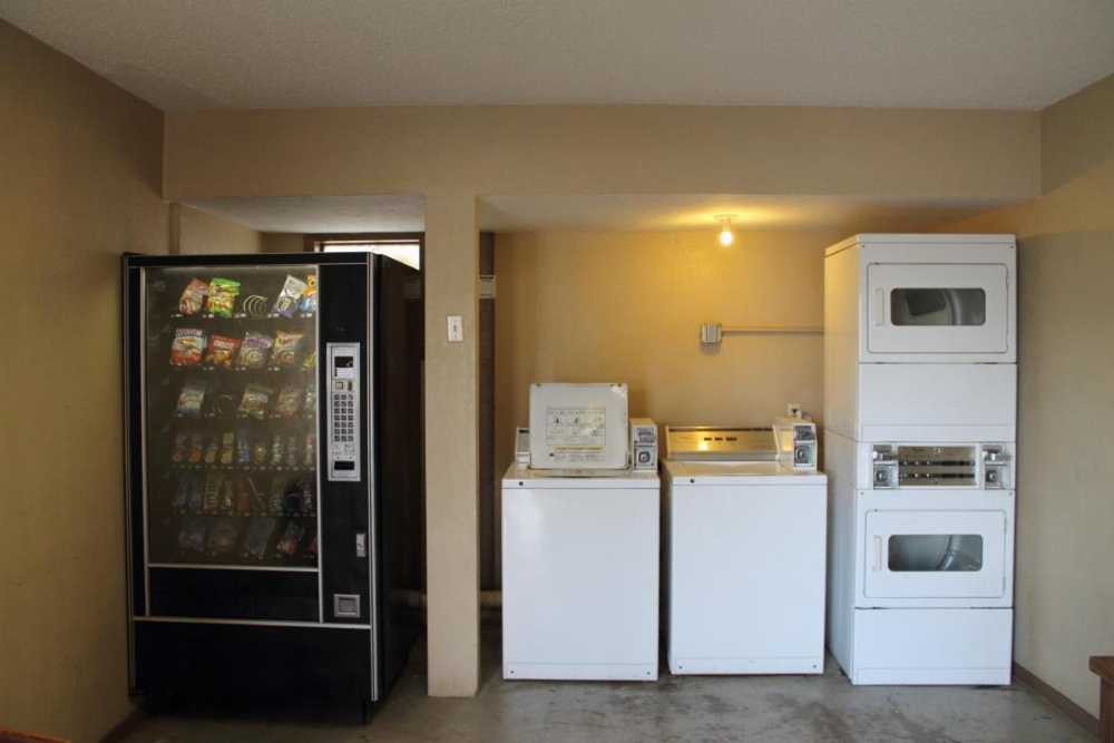 Continental Inn and Suites Image 14